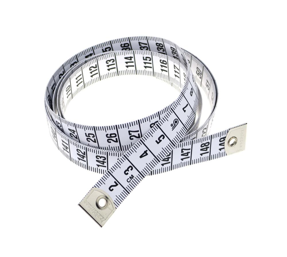 Couture centimètre centimètre ruban mesureur ruban à mesurer sur un fond  blanc 6541936 Photo de stock chez Vecteezy